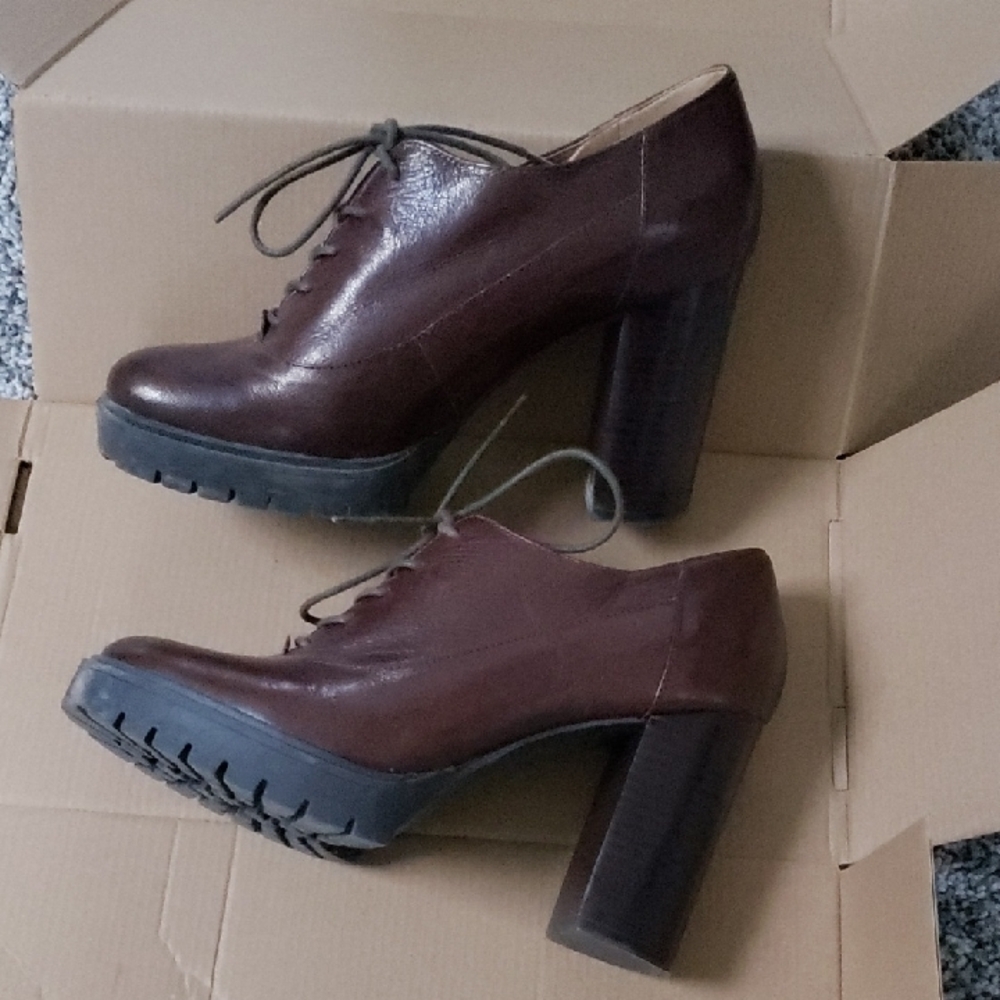 Nine West brown lace up platform shoe